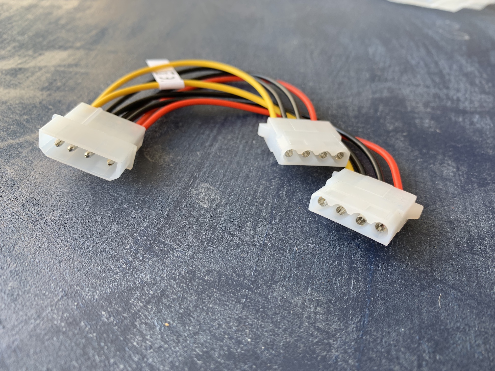 Regular Molex splitter cable